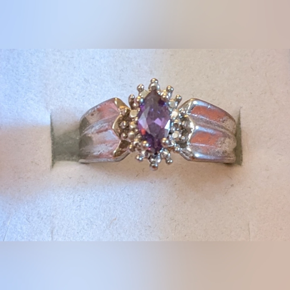 Elegant Silver and Purple Gemstone Ring, T1B8G